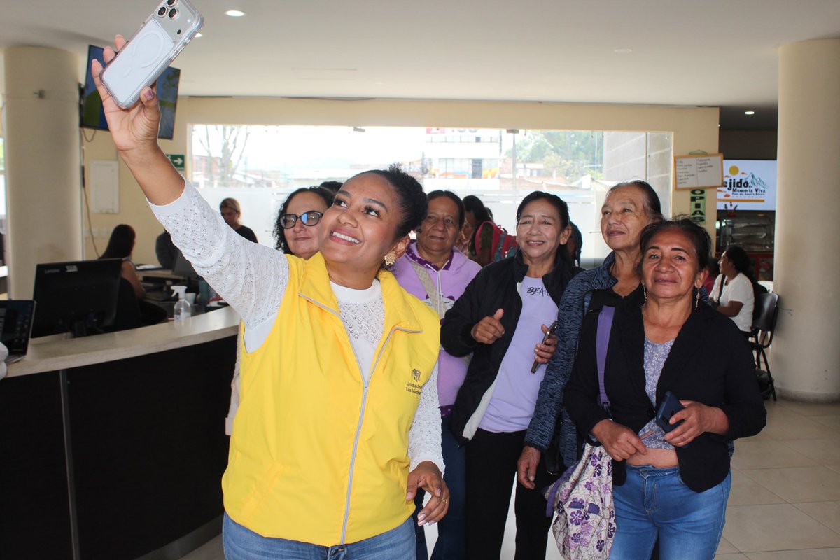 UnidadVictimas's tweet photo. Nuestra directora general (e) @AlixAguilar03 visitó el Centro Regional de Atención a Víctimas de Popayán, Cauca, para revisar su infraestructura y plantear mejoras que fortalezcan la atención integral a las familias del territorio.

¡Del escritorio al territorio! https://t.co/XKE5OJX42u