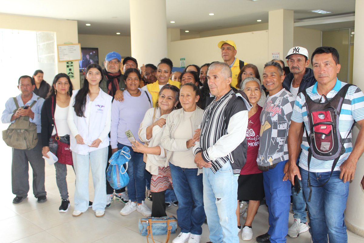 UnidadVictimas's tweet photo. Nuestra directora general (e) @AlixAguilar03 visitó el Centro Regional de Atención a Víctimas de Popayán, Cauca, para revisar su infraestructura y plantear mejoras que fortalezcan la atención integral a las familias del territorio.

¡Del escritorio al territorio! https://t.co/XKE5OJX42u