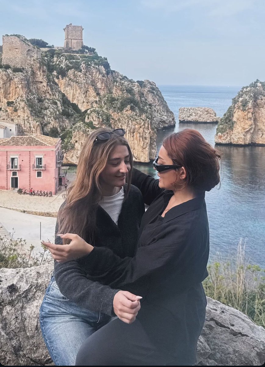 como van a ser así de monas por favor