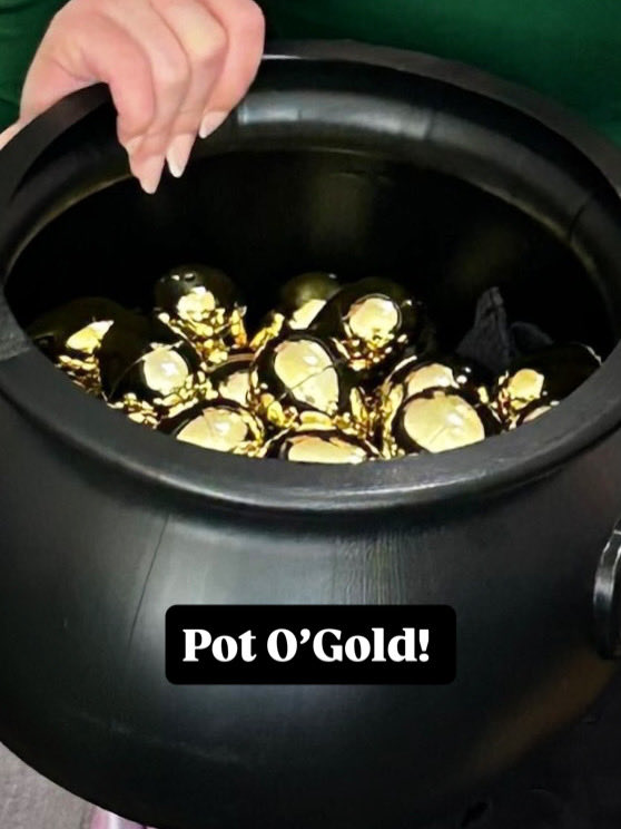 hairetics_salon's tweet image. Are you feeling lucky? Our #PotOGold promotion is back! This month, every guest gets to pick from our lucky Pot for a treat plus a mystery savings coupon. You might find #freetravelsize products or 10–25% off your home #haircare. Every pick is a winner! #SFSalon #TuesdayFun