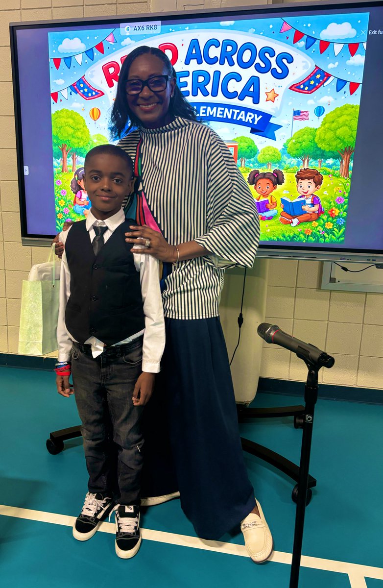 O_L_Mayers's tweet image. @hearnehusky celebrated #ReadAcrossAmerica Day by turning pages and igniting possibilities. When our students read, they build confidence, character, and the courage to lead. Grateful to @Whit0221 for spending time with us and helping champion a love of reading across @AliefISD.