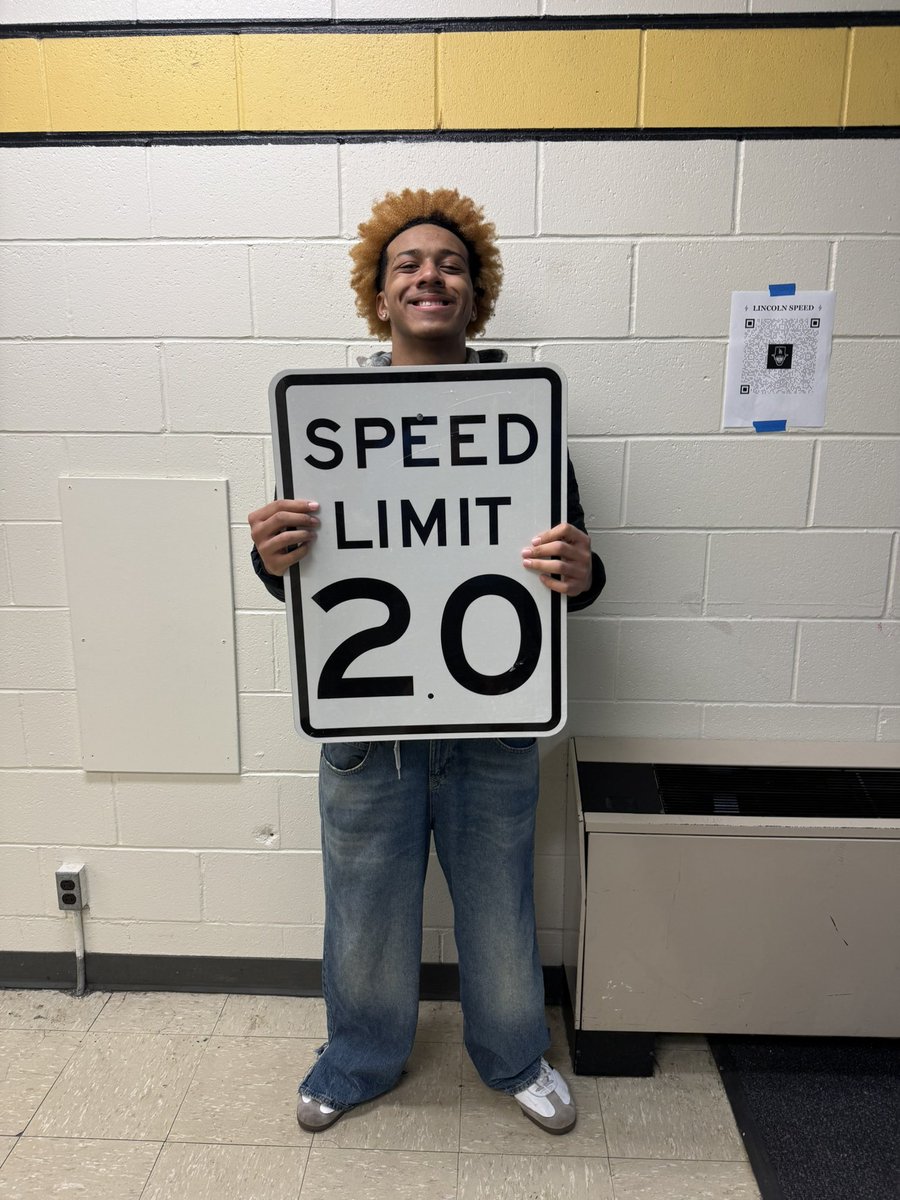 Lincoln Football Boosters 🎩 tweet media