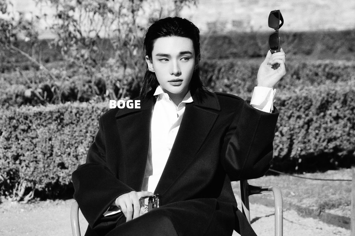 More gifts arrived 

#Hyunjin #현진  #黄铉辰 #ヒョンジン 
#StrayKids #스트레이키즈  
#HYUNJIN_DiorAW26 <a href="/Dior/">Dior</a>