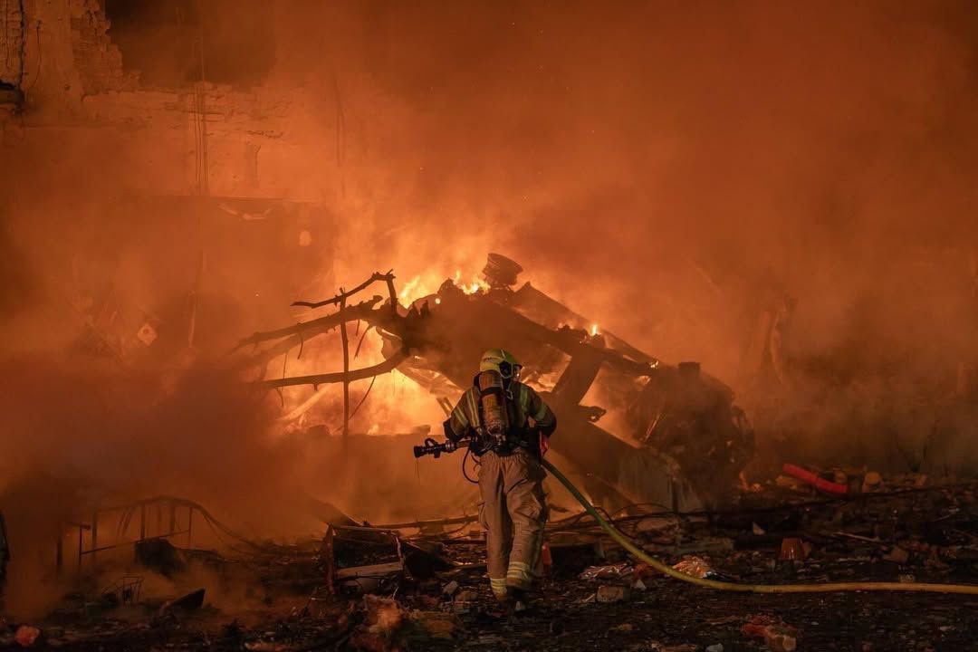 Tulizoea kuona picha kama hizi kule Gaza ambako Israel alijipigia tu.

Sasa hivi tunaziona Israel ambako Iran anajipigia tu.