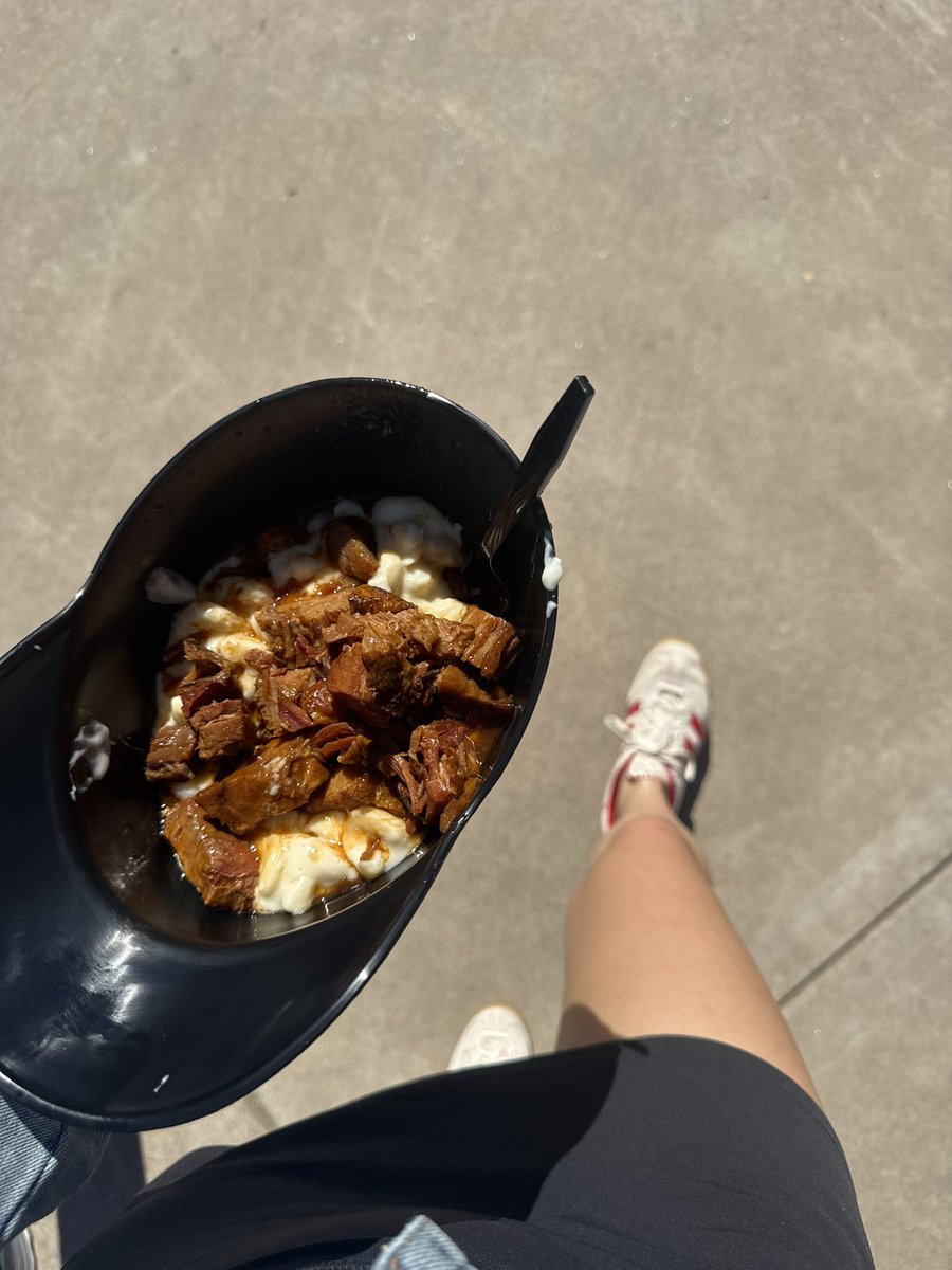 savannahailey_'s tweet image. Scottsdale Stadium brisket mac and cheese is arguably just as bad as State Farm Stadium 👎