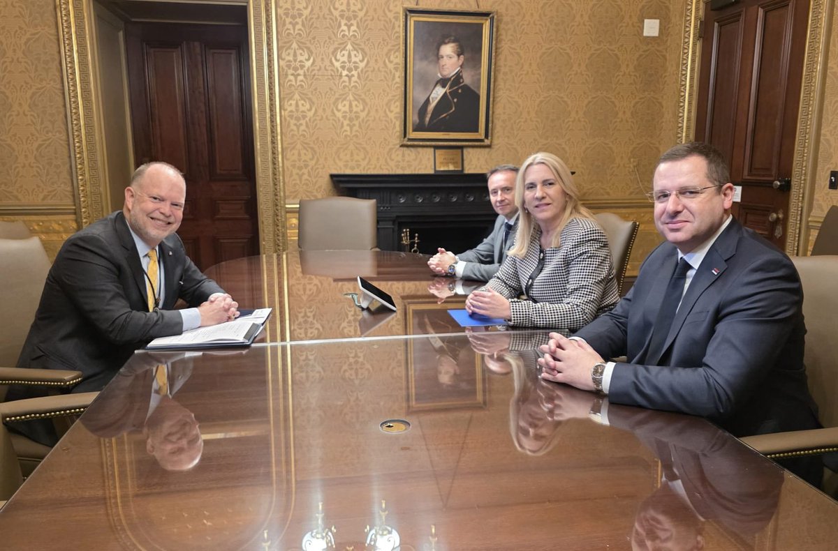 Одличан и конструктиван састанак у Бијелој кући са специјалним помоћником предсједника Трампа и вишим директором за Европу и Русију у Савјету за националну безбједност Сједињених Америчких Држава Чарлсом Меклофлином /Charles Mclaughlin/. 

Током састанка сам упознала саговорника