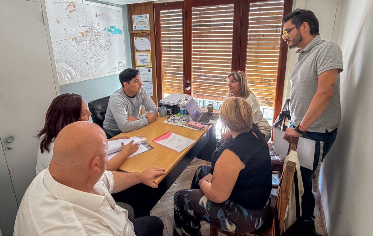 Con el Coordinador de Vecinales <a href="/leandrochubut/">Leandro Quiroga</a>. Hoy, en la apertura de sesiones, el intendente <a href="/gerardomerinotw/">Gerardo Merino</a> destacó su desempeño en el rol que le toca ocupar dentro de la gestión municipal.

Leandro es un gran dirigente que tiene el PRO Chubut 💪