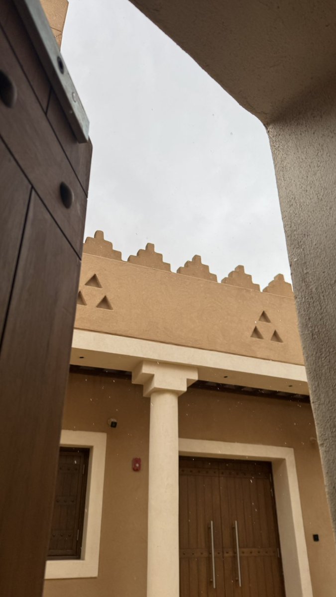 wl_1t's tweet photo. Riyadh when it’s raining > https://t.co/TxtVCLa6jM