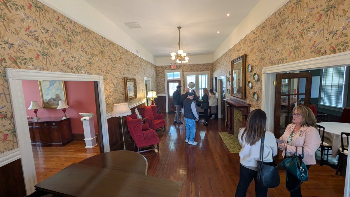 USAS_WW1's tweet image. #BreakingNews #Rotary #SmyrnaGa #Atlanta Juliet Funt spoke brilliantly about business efficiency and several ways to decrease workloads by reducing unnecessary tasks, projects, etc