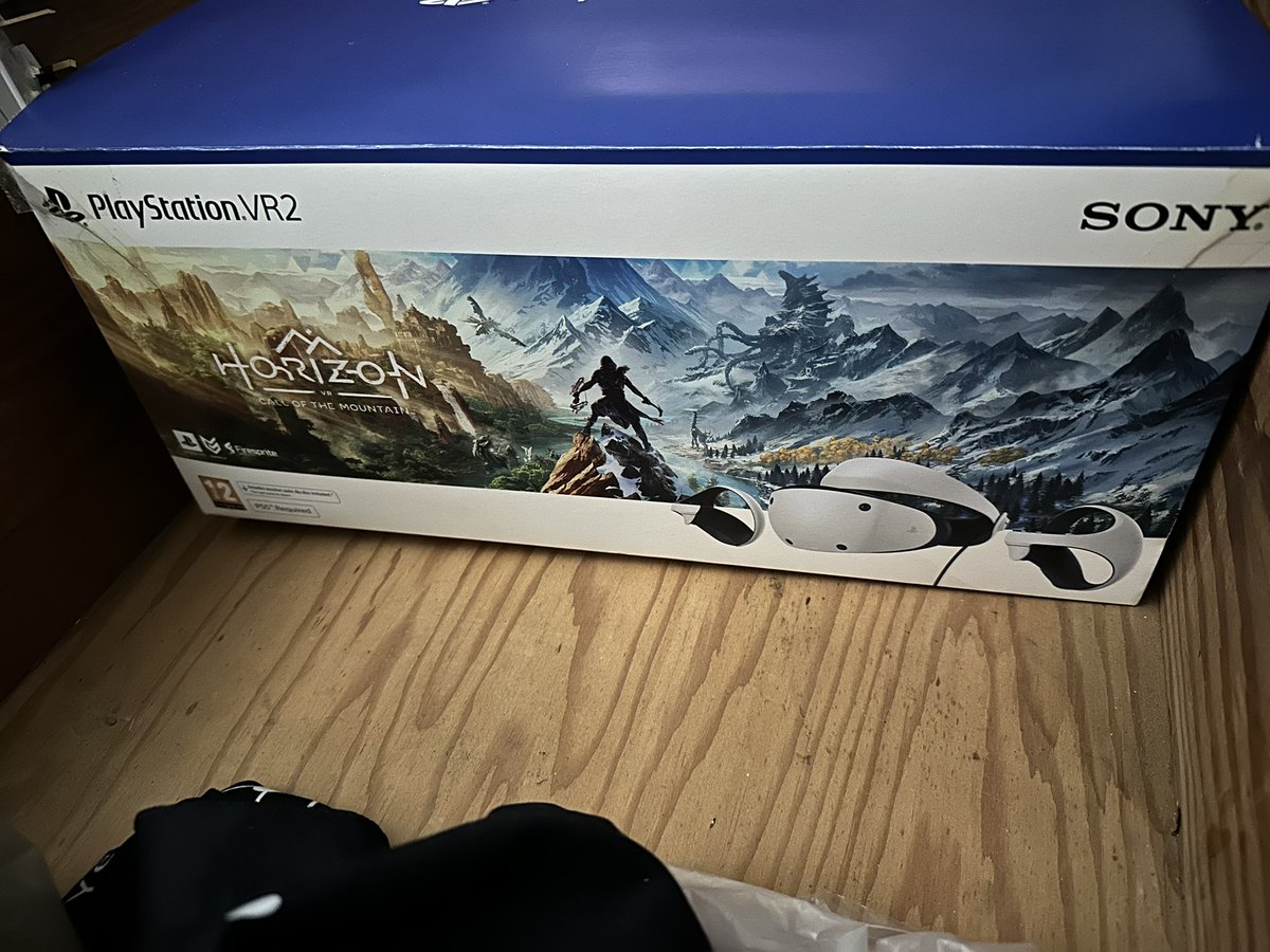 xJaeCeex's tweet photo. Hey @PlayStationUK @AskPlayStation. Bought PSVR2 bundle in 2024, but the Horizon code expired Feb 2026. Support won't help because it "expired after the purchase date"—which is why I'm asking for a new one! Help a loyal fan out with a replacement? 🎮 #PSVR2 #PlayStation https://t.co/9agXhjvcQc
