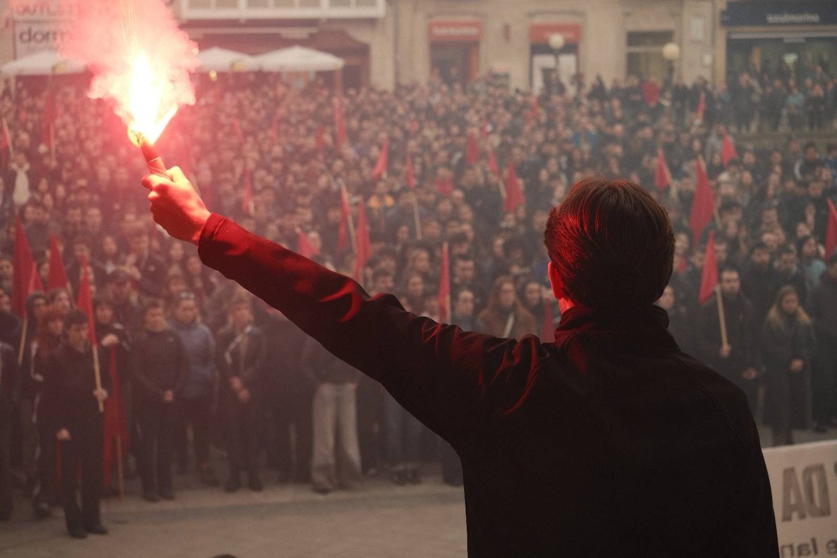 Martxoaren 3ko 50. urteurrenean bloke sozialista egin dugu, eraildako bost langileak oroitzeko eta borroka ez dela eten aldarrikatzeko.

Atzoko borroka grina eredutzat hartuta, gazte langileok gaurko sistema zapaltzailearekiko haustura gorpuzteko konpromisoan berresten gara.