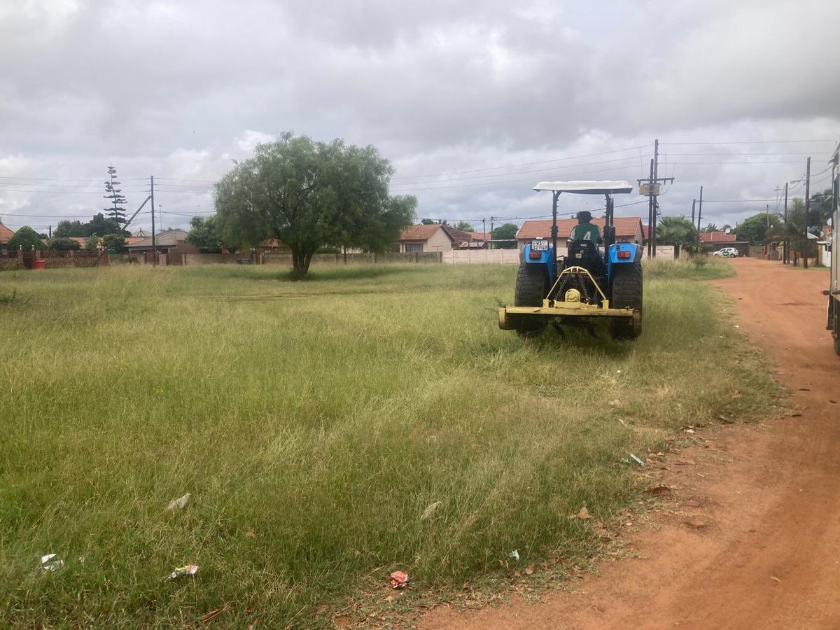 LemoSebo's tweet photo. Ward 75 Dikgoro Crest – Unit D, Temba Hammanskraal
Grass cutting was successfully completed at the Dikgoro Crest park in Unit D. 🌿✂️
Keeping our public spaces clean, safe and accessible for residents, one area at a time. Service delivery in action.
#Ward75
@highlight https://t.co/LBesx2503F