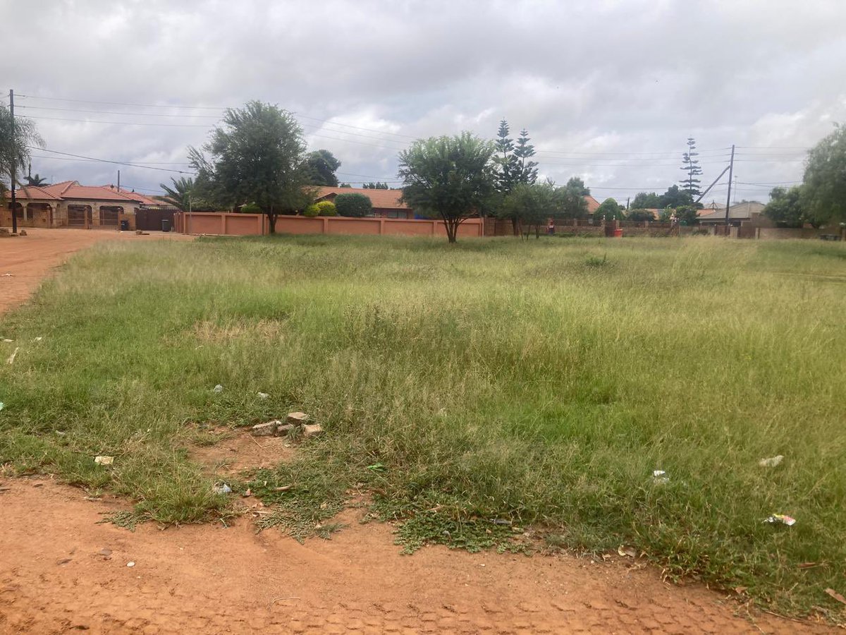 LemoSebo's tweet photo. Ward 75 Dikgoro Crest – Unit D, Temba Hammanskraal
Grass cutting was successfully completed at the Dikgoro Crest park in Unit D. 🌿✂️
Keeping our public spaces clean, safe and accessible for residents, one area at a time. Service delivery in action.
#Ward75
@highlight https://t.co/LBesx2503F
