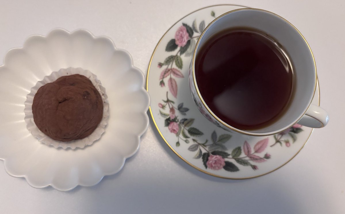 수제 두쫀쿠와 함께하는 커피타임 ☕️