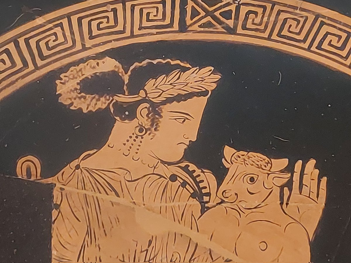 I found it! I found the Greek cup showing Pasiphae holding the baby minotaur with a "the fuck is this?!" expression! 

#GreekMythology #History #Museum