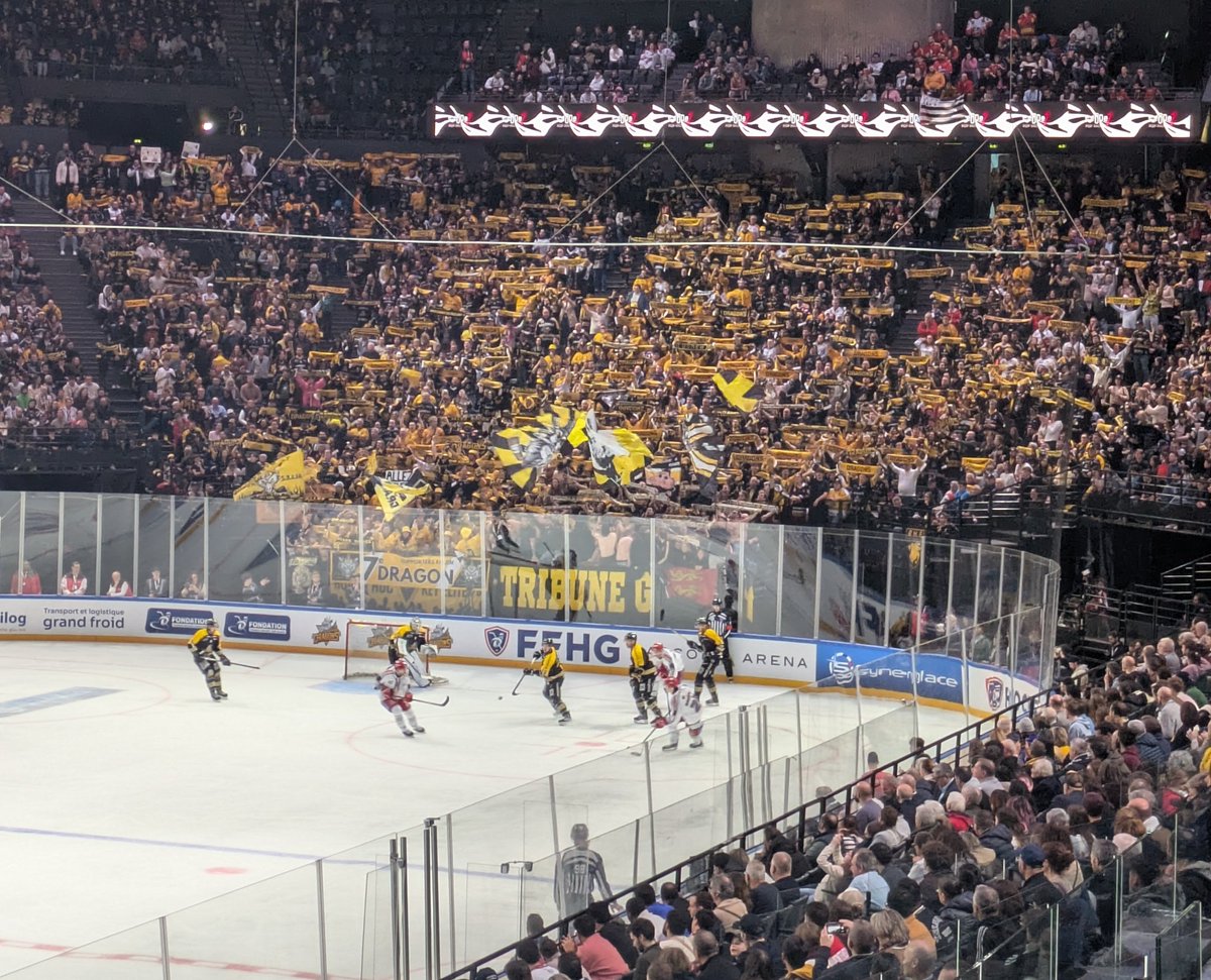 🚨🏒 La patinoire, c’est urgent ! 🏒🚨

6089 billets vendus sur 6558 en seulement 3 heures pour les quarts de finale de la Ligue Magnus

Après une saison à guichets fermés, l’engouement autour des <a href="/DragonsdeRouen/">Dragons de Rouen</a> ne laisse plus de doute : la patinoire est devenue trop petite🐉