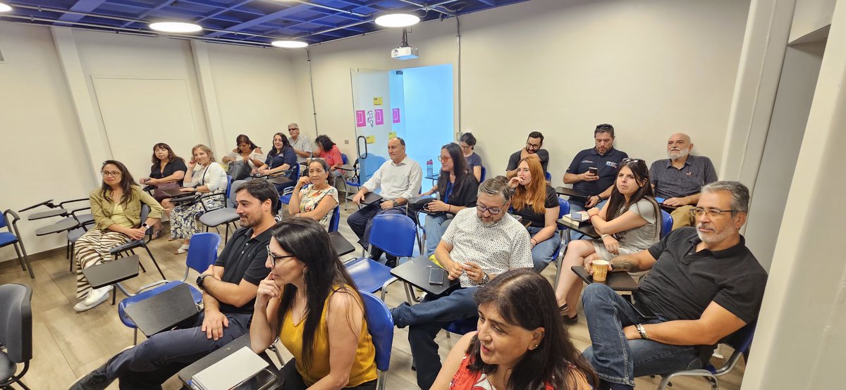 drtmetrooriente's tweet photo. 📍La Coordinación de Relaciones Laborales, realizó esta tarde junto a las unidades de todas las inspecciones de la DRT Metro Oriente, una jornada para revisar la planificación e indicadores 2026.
➡️La reunión fue inaugurada por la directora regional, Carolina Campos Valdivia. https://t.co/TXUTn8HuOA