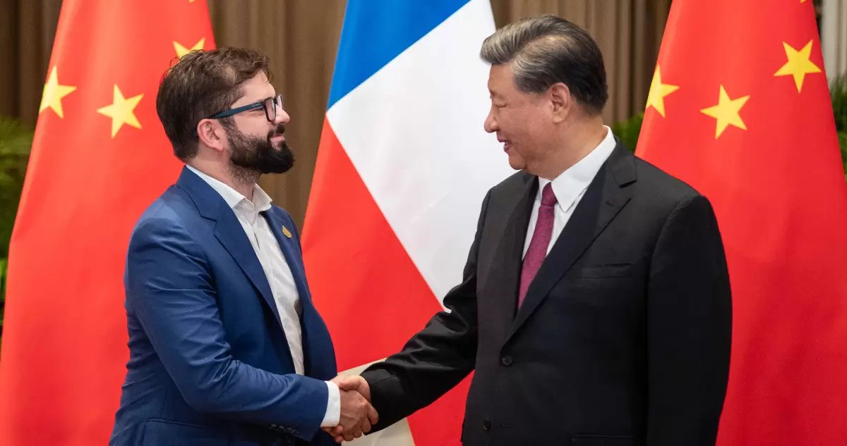 1/8
🚨 CRONOLOGÍA del ENREDO del gobierno Boric con el cable CHINA-CHILE Express. Paso a paso cómo se fueron metiendo en zapato chino y contradiciendo. Fechas concretas para que nadie diga “no me acuerdo”. 🔥