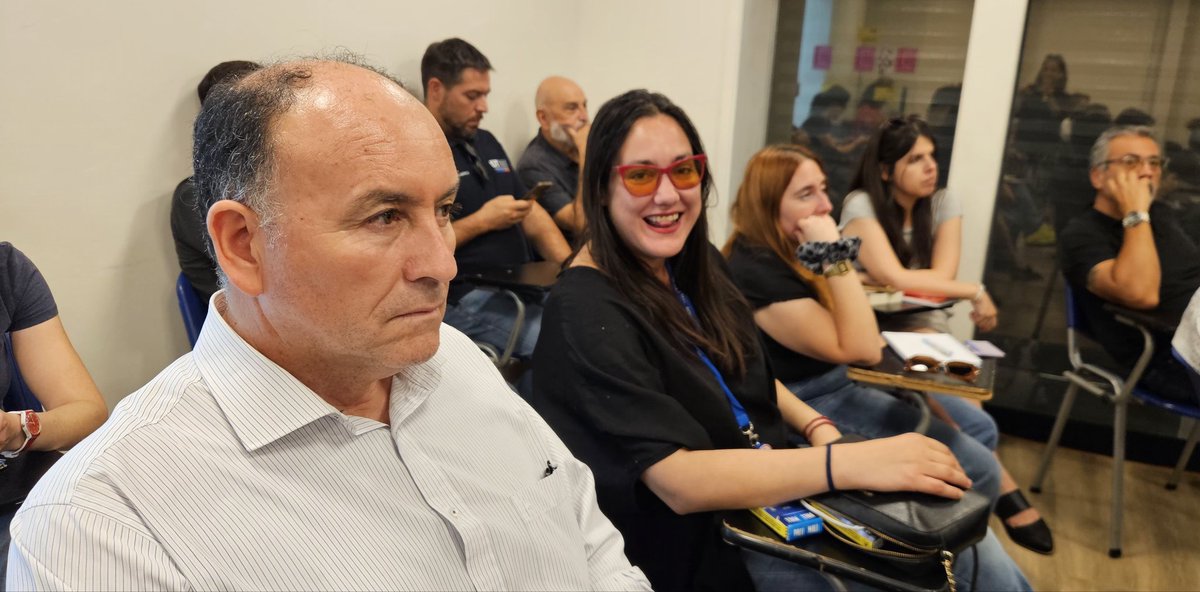 drtmetrooriente's tweet photo. 📍La Coordinación de Relaciones Laborales, realizó esta tarde junto a las unidades de todas las inspecciones de la DRT Metro Oriente, una jornada para revisar la planificación e indicadores 2026.
➡️La reunión fue inaugurada por la directora regional, Carolina Campos Valdivia. https://t.co/TXUTn8HuOA
