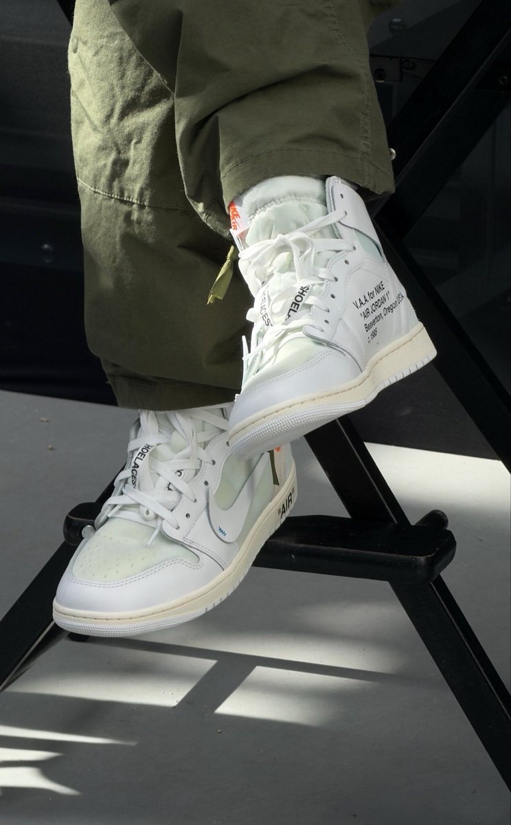 JustFreshKicks tweet media