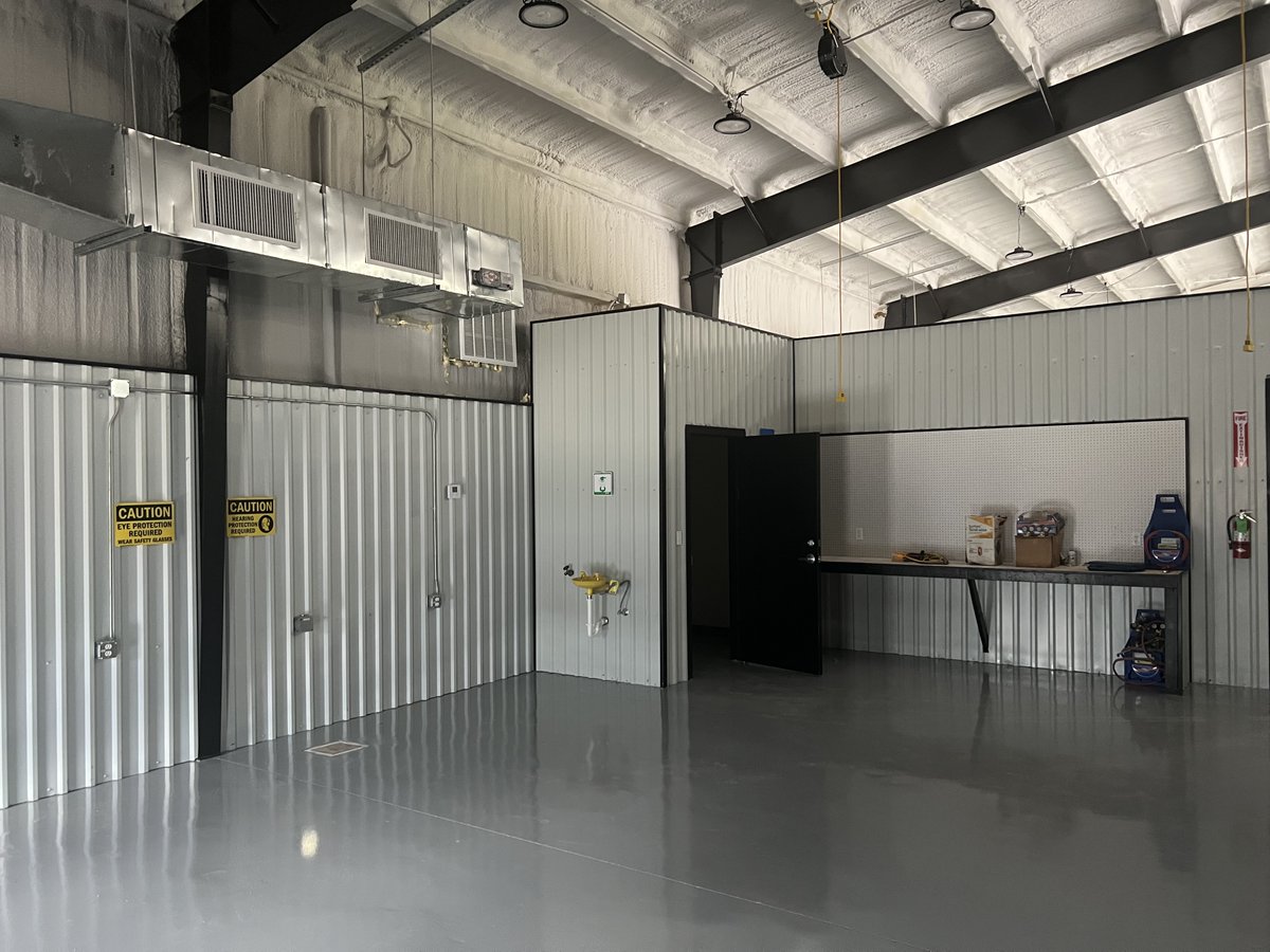 HelmetsHardhats's tweet photo. H2H South Regional Manager Rickey Fabra visited the new Baton Rouge Pipe Trades JATC. The H2H team is excited for the growth and expanded training opportunities this new facility will bring to future apprentices.
#HelmetsToHardhats #TrainingCenterTuesday https://t.co/gbfHJCMmXv