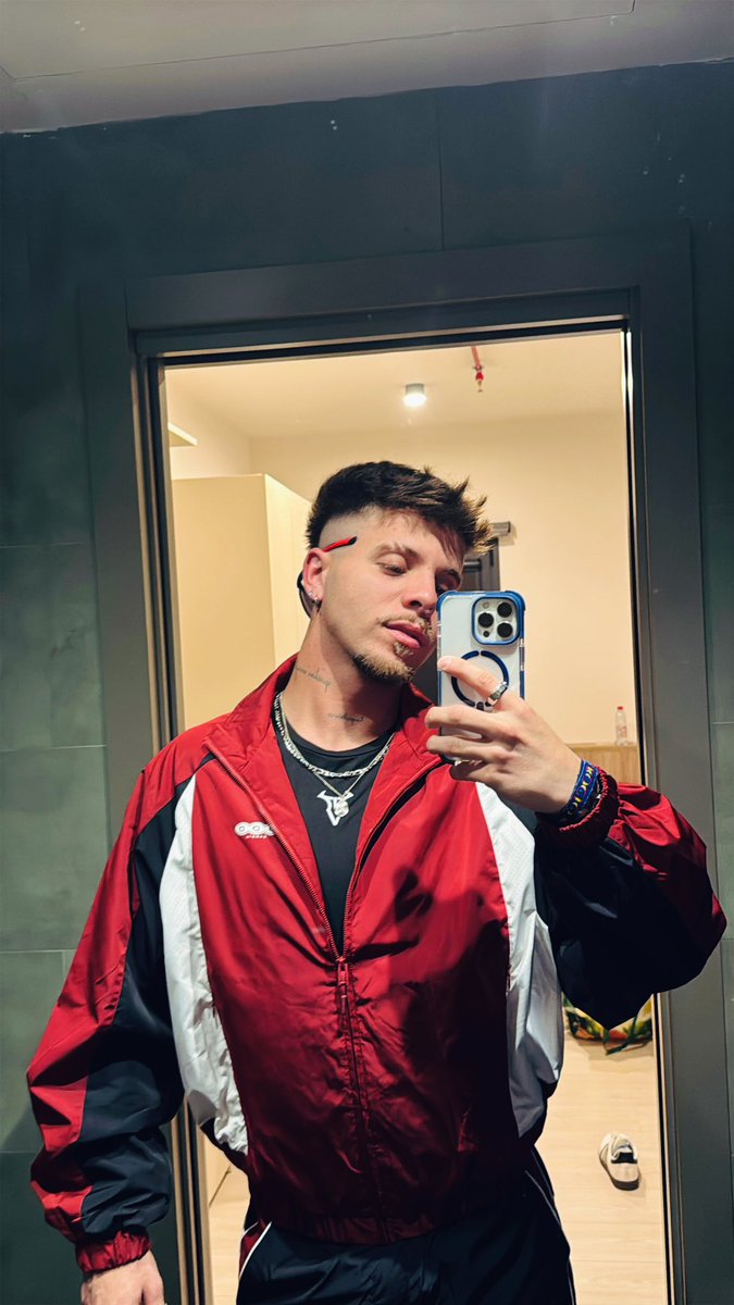 maarcooos2's tweet photo. Que guapo iba pa la domo 😚 https://t.co/FgTcCgaY0l