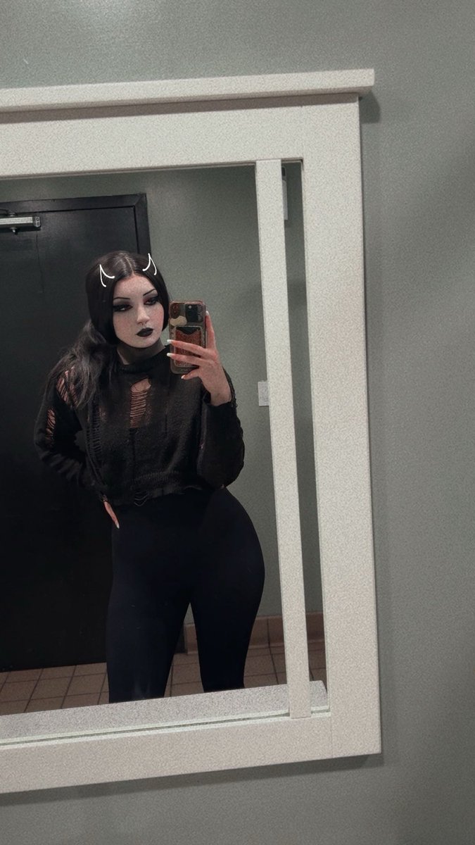 Haunted_tiff's tweet photo. Back to drain wallets 🫶🏻

Findom PayPig HumanATM GothDomme https://t.co/4cuGxsZX4l