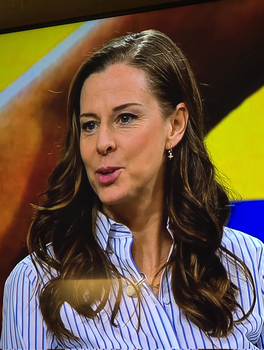 BMalmborg's tweet photo. #ITASWE 0-1 
In the studio, @L8schelin https://t.co/zLZbe60tXp