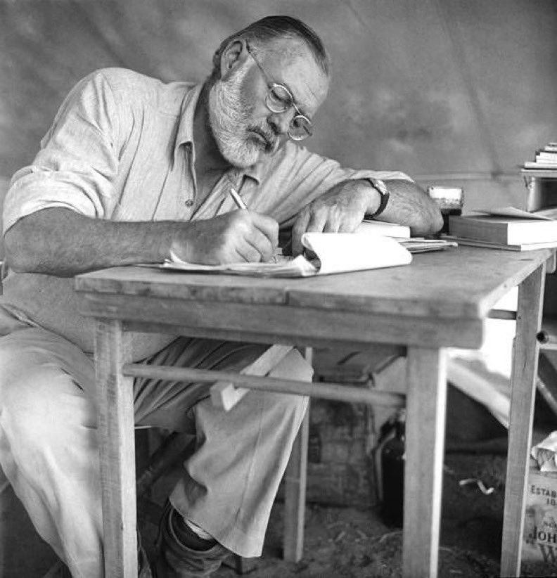 "Başkalarından üstün olmakta asil bir şey yoktur. Gerçek asalet, eski benliğinizden üstün olmaktır."

—Ernest Hemingway
