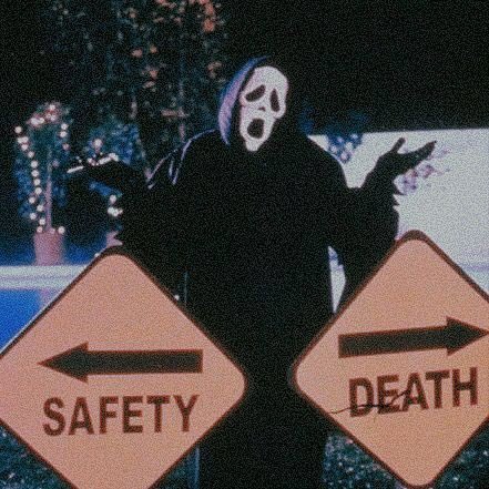 𝑳𝑰𝑽𝑰𝑵𝑮 𝑫𝑬𝑨𝑫 𝑮𝑰𝑹𝑳 🦇 (@screamnhorror) on Twitter photo 