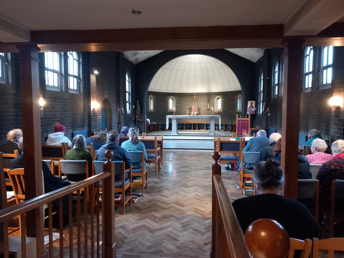 ssmwalsingham's tweet image. This evening our Lent retreat for 13 Associates and friends started. The retreat is led by Fr Robert Beaken looking at some of the Saints,  starting with the Blessed Virgin Mary. #NunsOfTwitter #choice4god #simplylife