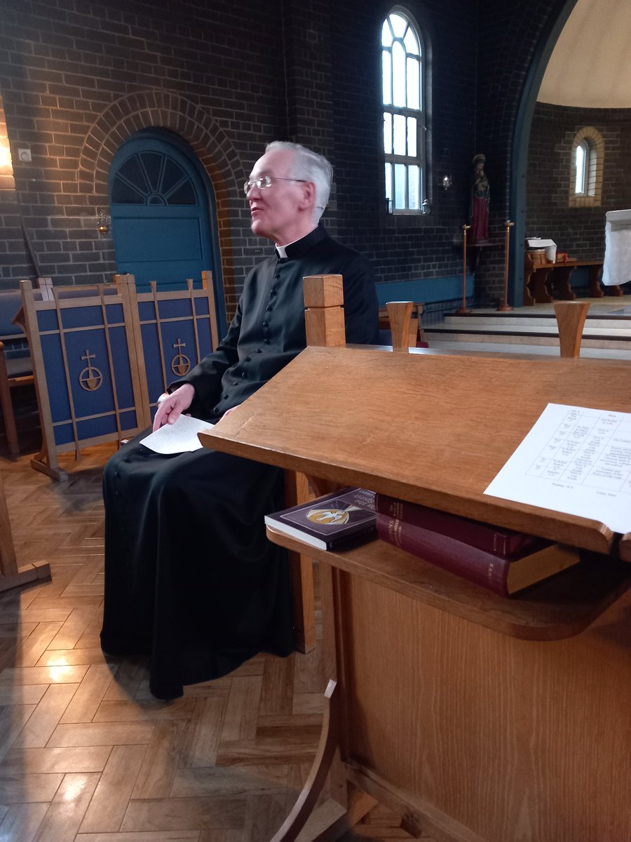 ssmwalsingham's tweet image. This evening our Lent retreat for 13 Associates and friends started. The retreat is led by Fr Robert Beaken looking at some of the Saints,  starting with the Blessed Virgin Mary. #NunsOfTwitter #choice4god #simplylife