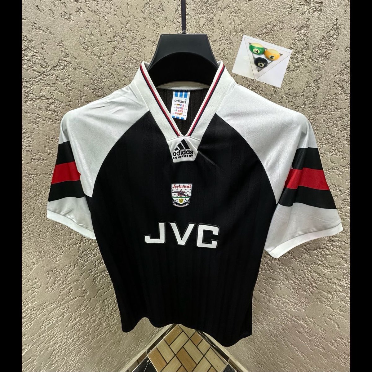 Reginald7411's tweet photo. Arsenal retro jersey 
Available as seen 
18,000 https://t.co/7cB37ZHFTv