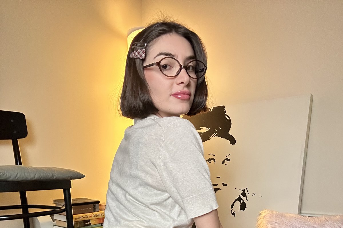 Is it getting hot in here, or is it just the way I’m looking at you? 🥵😈