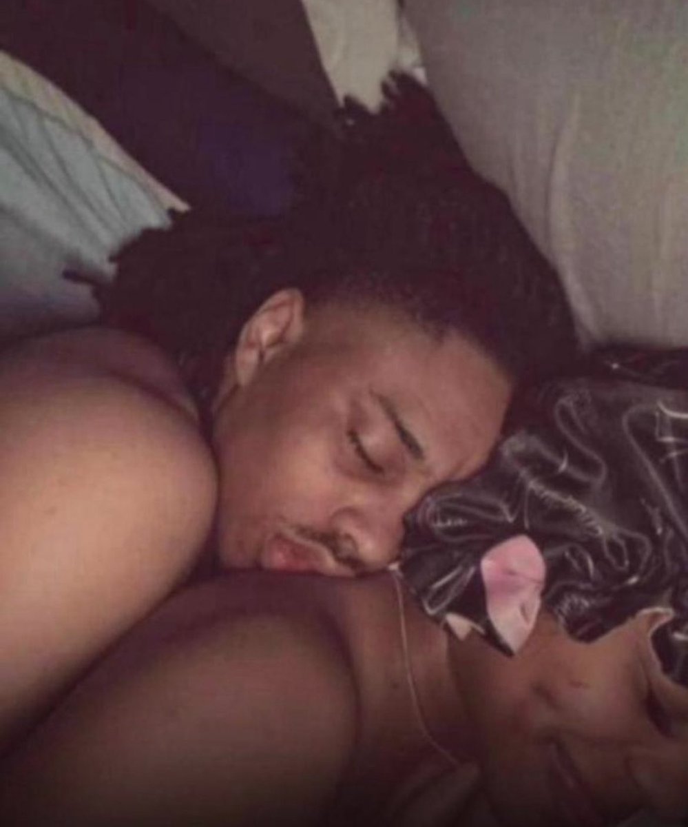 Otuomasiriichi's tweet photo. If you won’t cuddle me like this ? I don’t want you #relovedfinalep https://t.co/kRdUfSVBxA