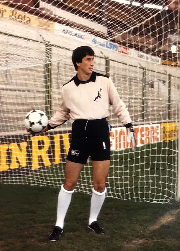 OdFutbolModerno's tweet photo. Vicente Biurrun.

Portero de Osasuna, Athletic, Espanyol y Real Sociedad. https://t.co/AxtTz8lrWS