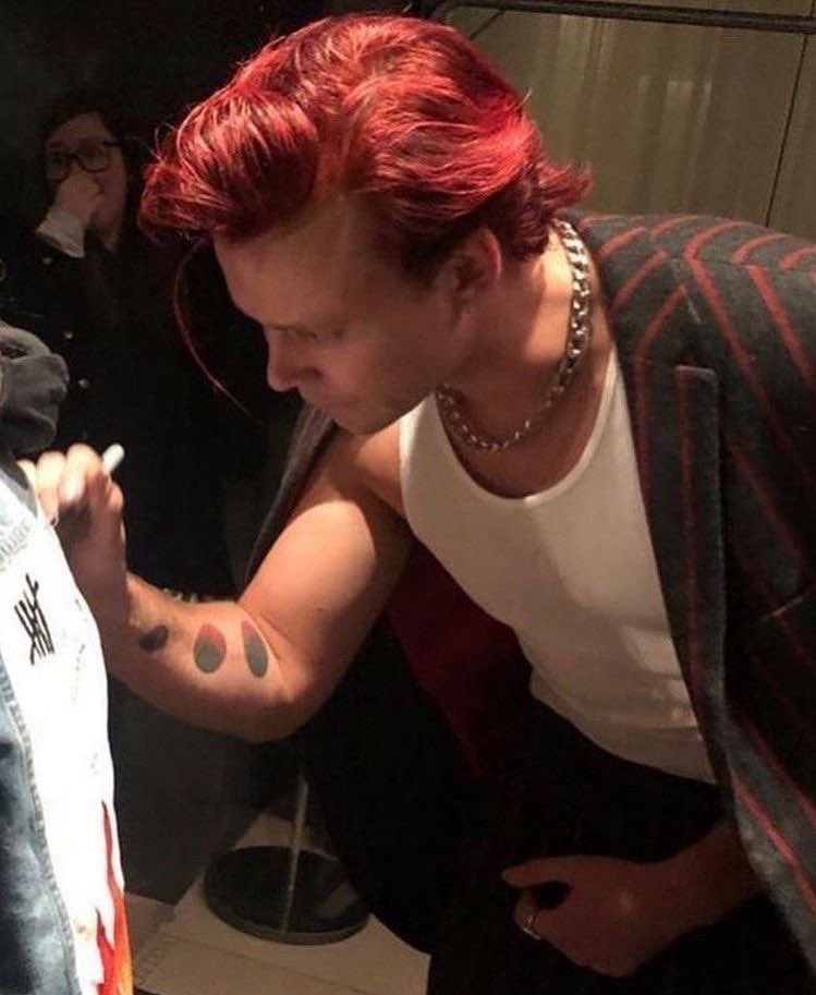 If they are all dying their hair oomfie I have a suggestion for you!!!