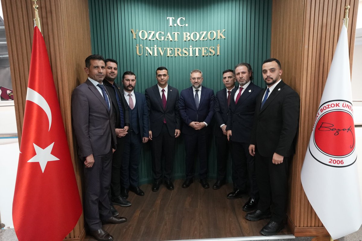 Büyük Birlik Partisi Genel Başkan Yrd. Sn. Av. Samet BAĞCI, MYK Üyesi Sn. Arif YAZICI, Ocak Genel Başkan Yardımcılarımız Sn. Mustafa ÇITAK, Sn. Mert İsmail YÜKSEL,İl Başkanımız Sn.Musa ŞAHİN Yozgat Bozok Üniversitesi Rektörü
Prof.Dr.Evren YAŞAR'ı makamında ziyaret etti.