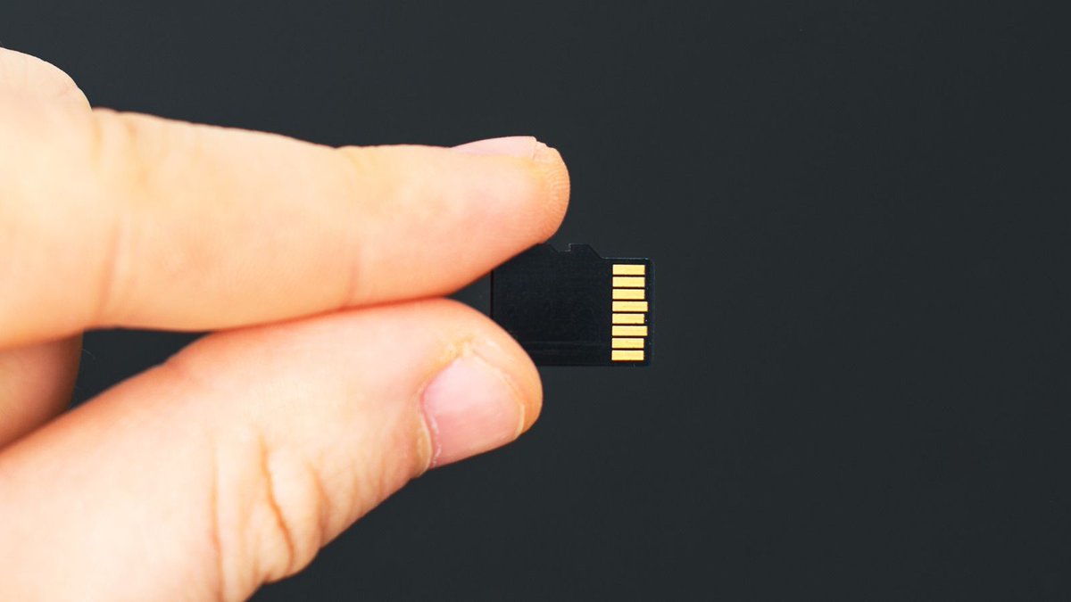 Change at your fingertips.  
Retire this chip to SD4Africa.  
1 card ➜ 5 women empowered.  
13 kg climate gain.  
Info: makers.sd4.africa  
#TechForGood