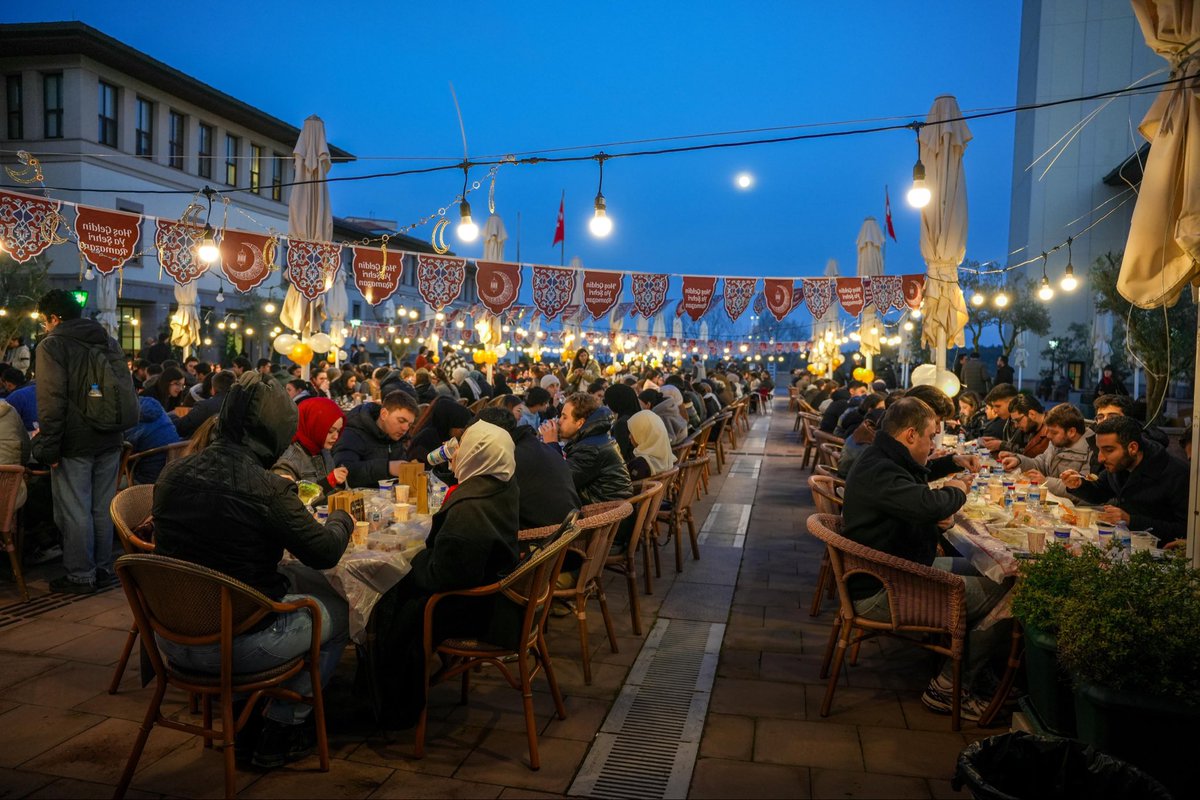 kubbekulubu's tweet photo. Bugün bir başka güzeldin Koç ✨
2 Mart Ko�� İftarı’ndan görüntüler…
#ramazan  #koçüniversitesi #koç  #iftar  #ramazanatkoç https://t.co/aPN8m7MHT4