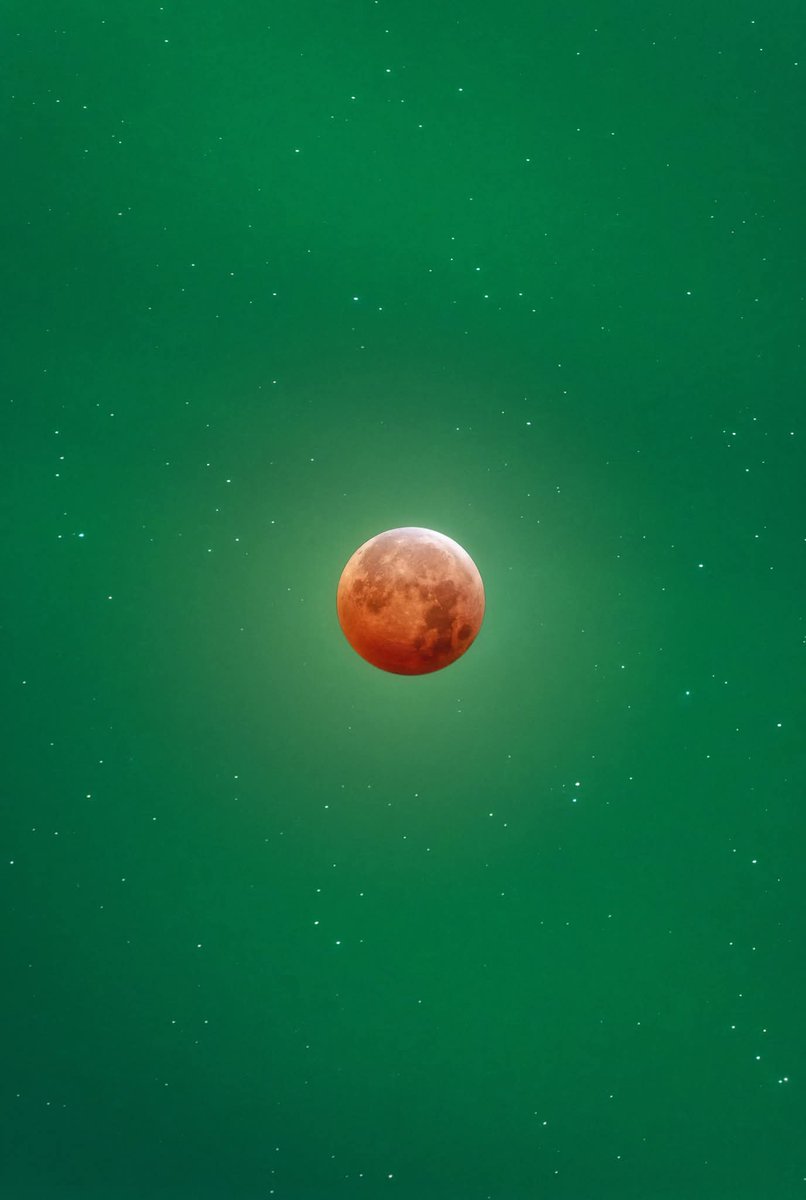 🚨: Super Red Moon over Northern Alaska.😮😍

Image Credit: Dan Zafra Photography/ fb