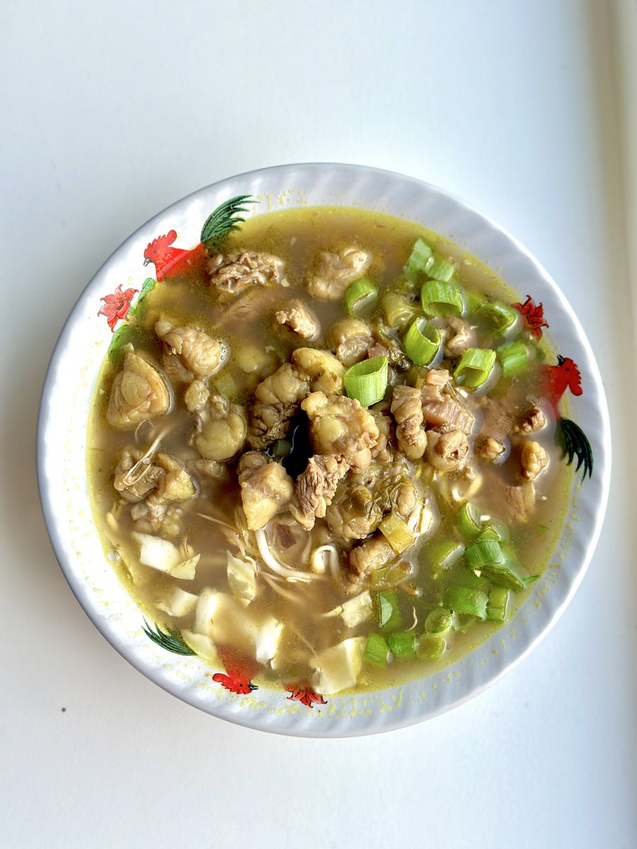 Denald's tweet image. Buka puasa hari ini :

- Soto madura yang berlimpah gajih2 tak sehat tapi lejat plus tauge &amp;amp; gobis.
- Omelet jamur + tuna
- Gyoza ayam
- Es air kelapa + lemon
- Jeruk
- Marble cake

Hari ini cuaca cerah ceria di Belanda. Bikin hati gembira. Buka puasa pun jadi bahagia #Rhyme 😆