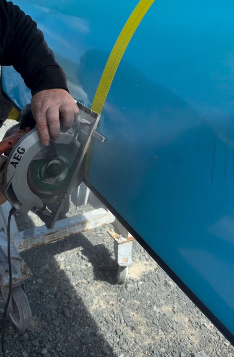 UltimBoat's tweet image. #Ultime #MOD70 #Chantier

Actuellement en chantier en Nouvelle Zélande, le mât du MOD70 Wraith 2, à été scié pour revenir à sa taille d'origine. 

Images : Sean Vernon