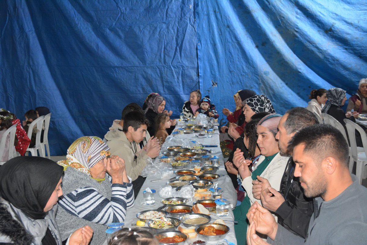 koycegiz48's tweet photo. 📌 Kaymakamımız Sayın Mert Kumcu, İlçe Milli Eğitim Müdürü Taner Şen ile birlikte, Akköprü Mahallesi Demirli İlkokulunda “Maarifin Kalbinde Ramazan” teması kapsamında, Okul aile birliği tarafından öğrencilerimiz ve aileleri ile birlikte düzenlenen iftar programına katıldı.

@mertkumcu80