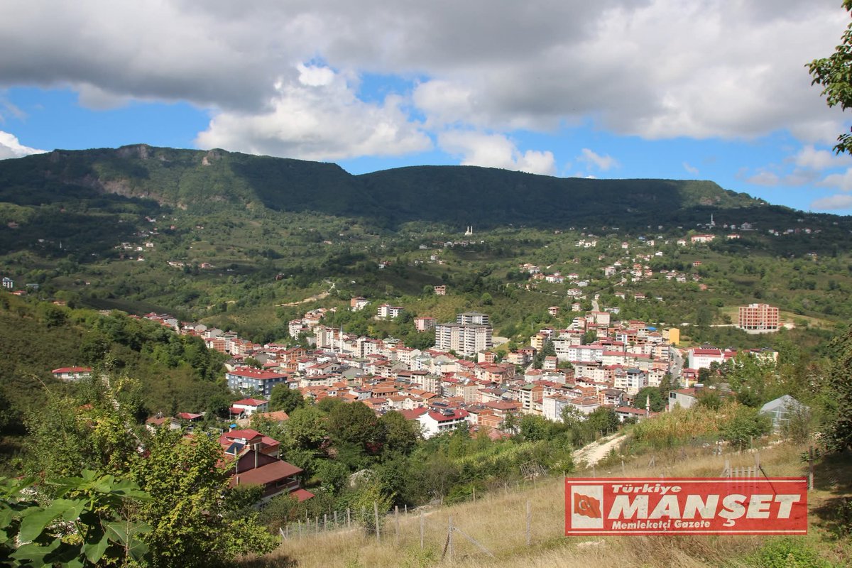 İnsan diyorum; toprağa ayağının değeceği, bahçesinde memleket türküleri söyleyeceği, oturup bir ağaç altına semaverden çay içeceği ve gece yıldızları seyredip, sabah kuş sesleriyle uyanabileceği bir yerde yaşlanmalı. 
Soğuk betonların ve taş yürekli insanların arasında değil
U.G