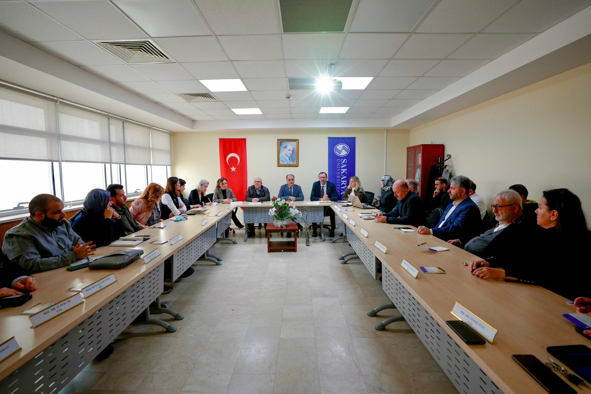 Fakültemizde Genişletilmiş Fakülte Kurulu Toplantısı; Rektörümüz Prof. Dr. Hamza Al, Rektör Yardımcımız Prof. Dr. Özer Köseoğlu, Genel Sekreterimiz Reyhan Yıldırım ve Öğrenci Dekanımız Doç. Dr. Havva Sert’in katılımlarıyla 3 Mart 2026’da gerçekleştirildi.
