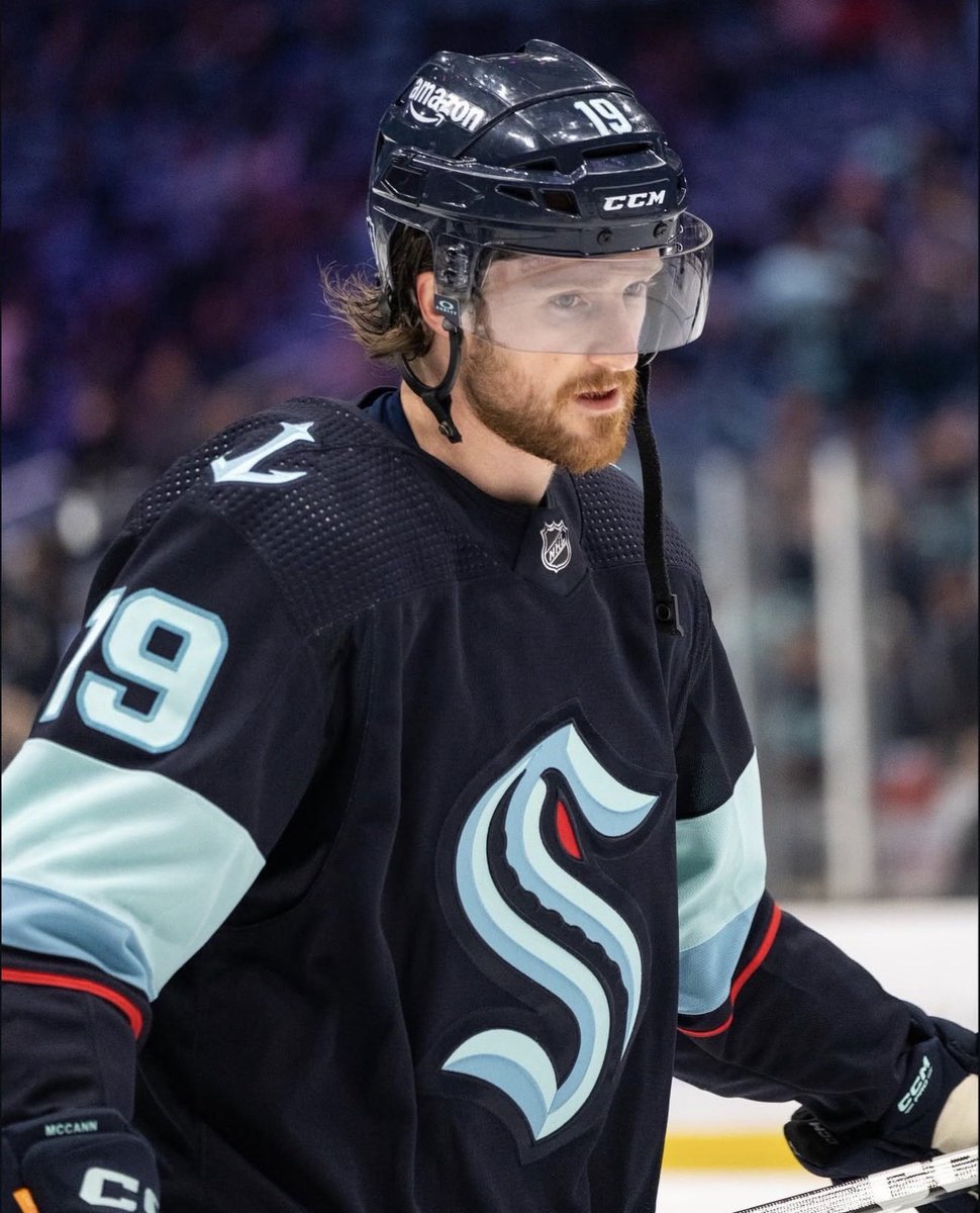 unsensrd's tweet image. McCann – Stützle – Batherson
Tkachuk – Cozens – Greig
Perron – Pinto – Giroux
Cousins – Halliday/Eller – Zetterlund

Parade starts on Elgin?