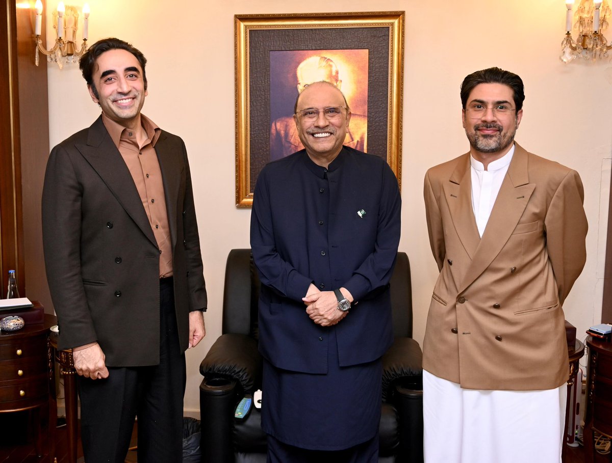 MediaCellPPP's tweet photo. اسلام آباد: صدر مملکت آصف علی زرداری اور پاکستان پیپلزپارٹی کے چیئرمین بلاول بھٹو زرداری سے بیرسٹر نوابزادہ سیف اللہ مگسی نے ملاقات کی جس میں بلوچستان سے متعلق امور پر گفتگو ہوئی۔
@BBhuttoZardari 
@AAliZardari https://t.co/FMwNMeXTfE