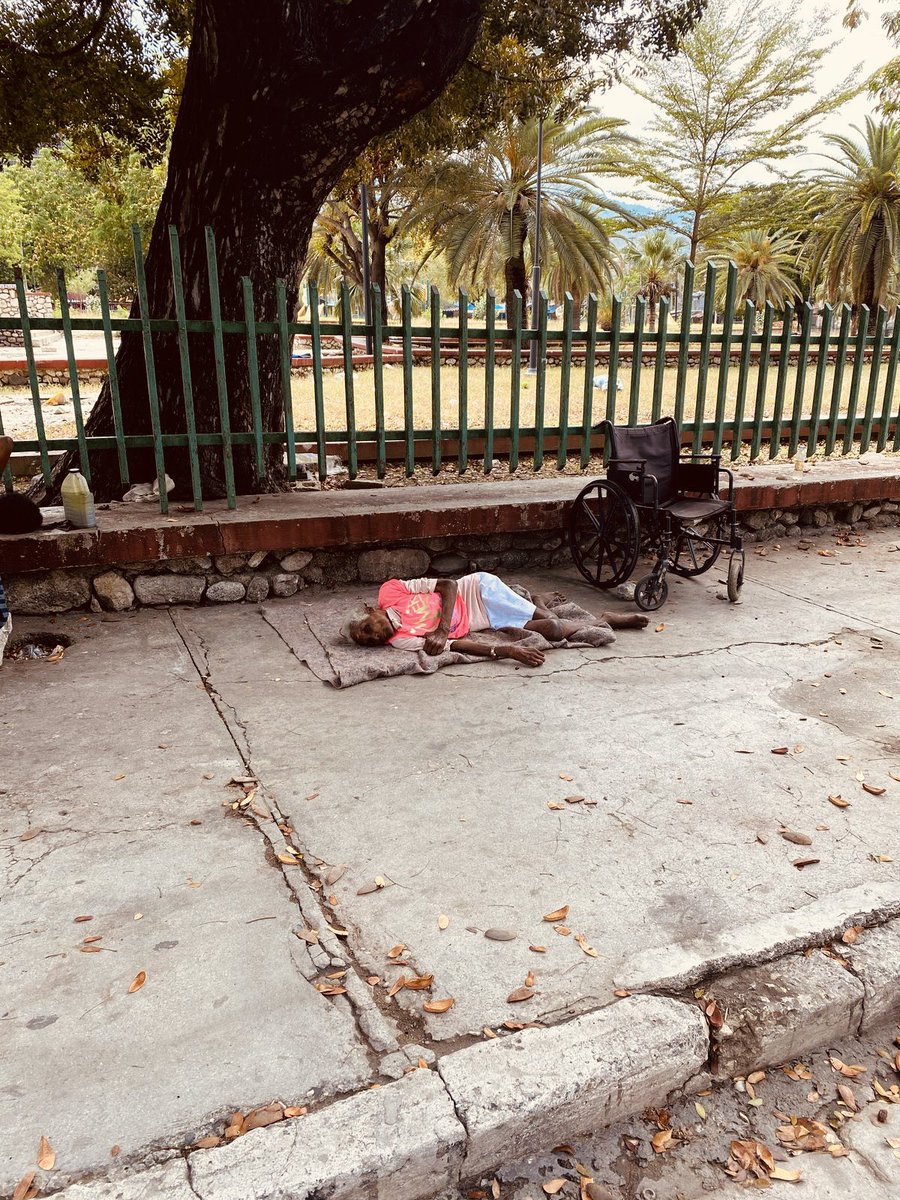 Muy pronto publicaremos una crónica etnográfica sobre la vida de los desplazados en Haití, la ciudad de los muertos vivientes. Es la segunda entrega de nuestro proyecto “la caída de Puerto Príncipe” con <a href="/Dromomanos/">Dromómanos</a> y <a href="/GI_TOC/">Global Initiative</a> 

Foto: desplazada muriendo. Fort Nationale 03/2025