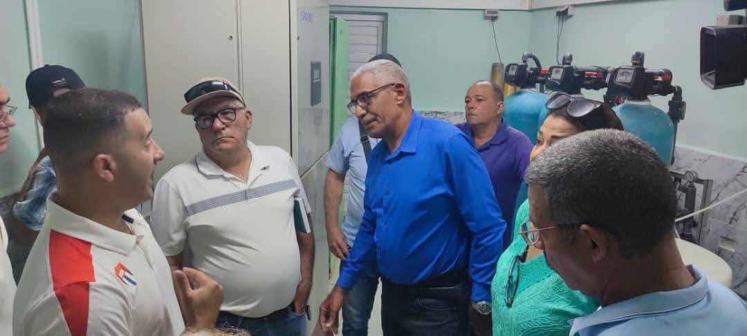 rlicea_mojena's tweet photo. Hoy recorrimos instituciones sociales del territorio, que se encuentran en procesos inversionistas, Hogar de Ancianos "Francisca Navia"  Sala de Nefrología del Hospital "Héroes del Baire" y el Centro de Exploradores "Amistad Con los Pueblos" #IslaDeLaJuventud #SentirPinero #Cuba https://t.co/Hl1VlJChog